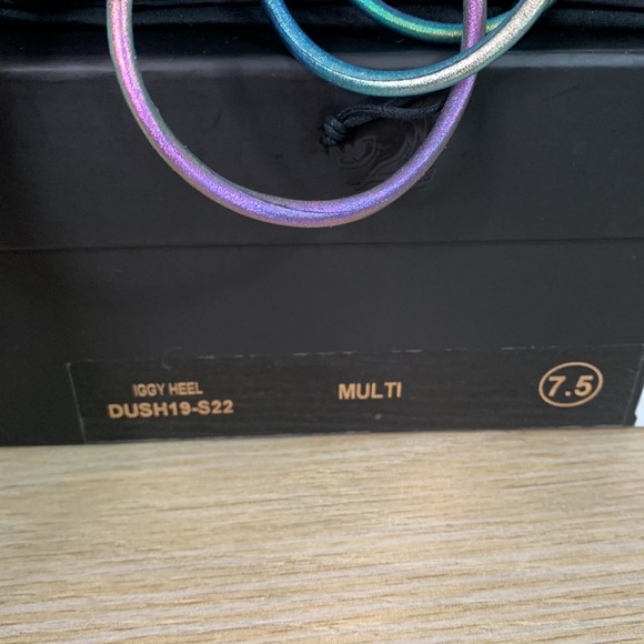 Comes with Original Box Iggy Heel in Multi
DUNDAS x REVOLVE, 7.5 - Picture 11 of 14